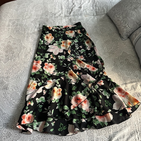 Floral wrap skirt nwt sz M new spring ruffle piphany - Picture 3 of 4